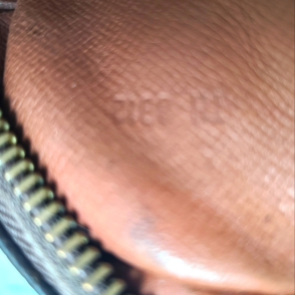 Louis Vuitton crossbody - Picture 10 of 16